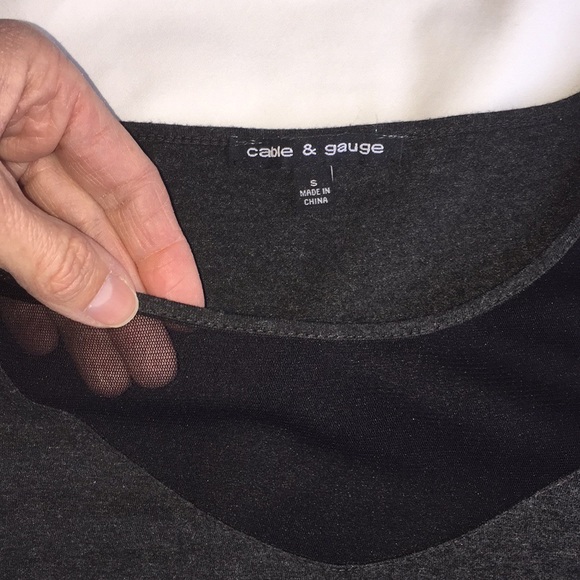 Cable & Gage Asymmetrical top - Picture 1 of 7